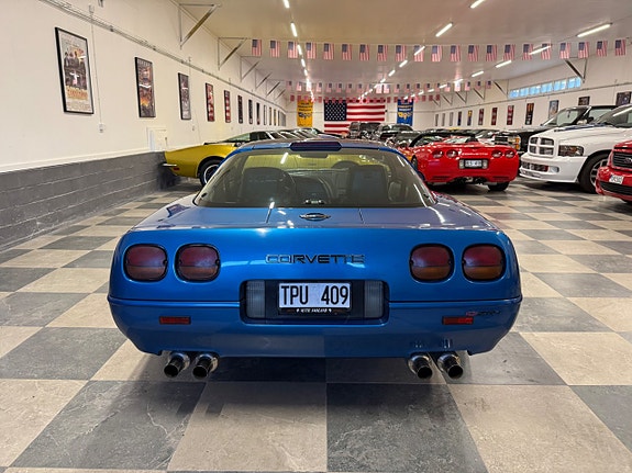 Chevrolet Corvette 13 of 30