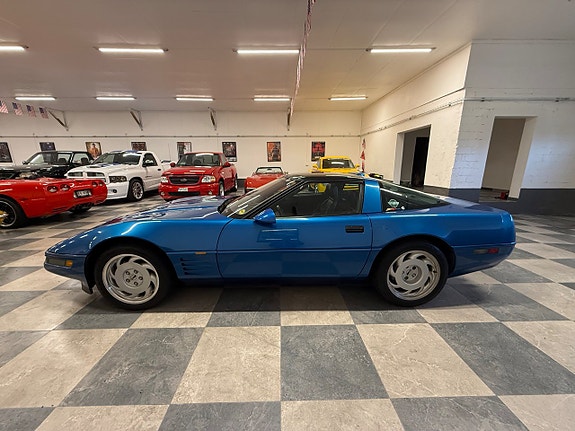 Chevrolet Corvette 10 of 30