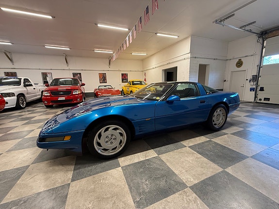 Chevrolet Corvette 9 of 30