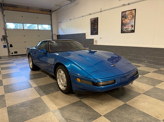 Chevrolet Corvette 3 of 30