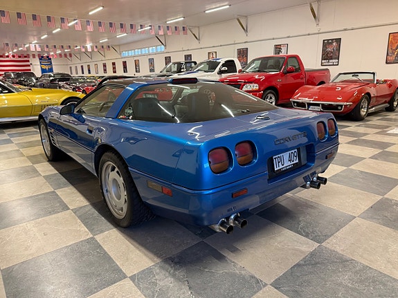 Chevrolet Corvette 12 of 30