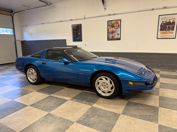 Chevrolet Corvette 2 of 30