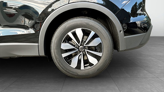 Volkswagen Tiguan 6 of 12