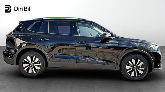 Volkswagen Tiguan 2 of 12