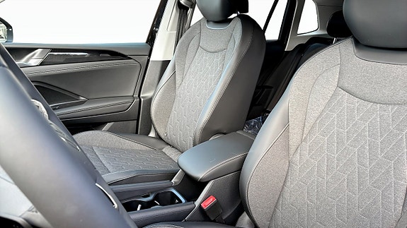 Volkswagen Tiguan 8 of 12