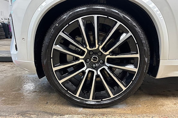 Volvo XC90 7 of 17