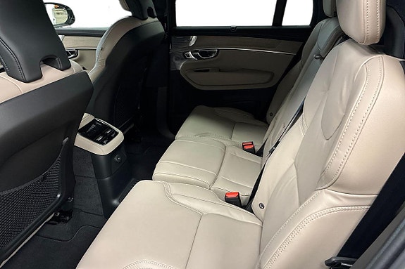 Volvo XC90 11 of 17