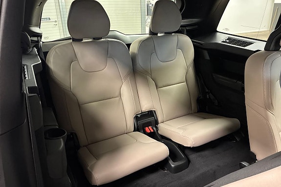 Volvo XC90 15 of 17