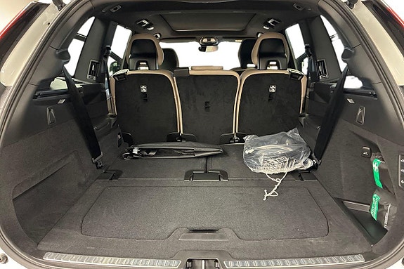 Volvo XC90 16 of 17