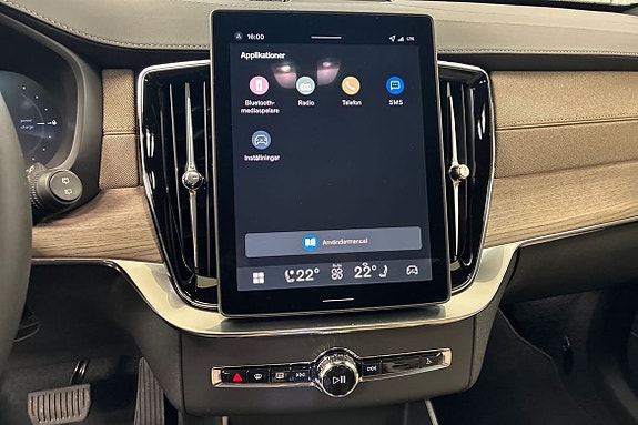Volvo XC90 10 of 17