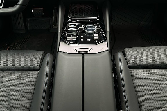 BMW i5 9 of 27