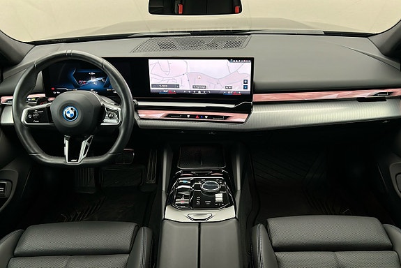 BMW i5 6 of 27
