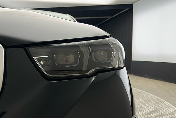 BMW i5 11 of 27