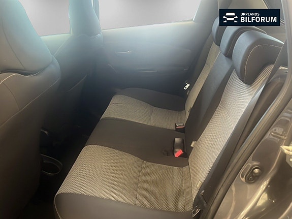 Toyota Yaris 9 of 17