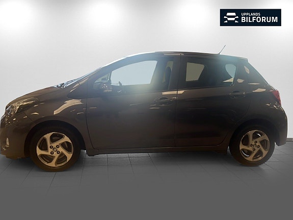 Toyota Yaris 4 of 5