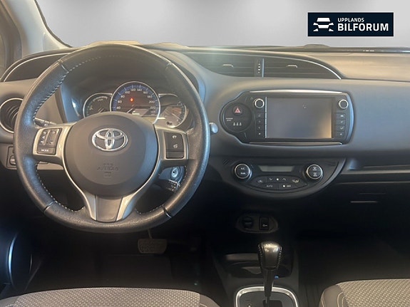 Toyota Yaris 7 of 17