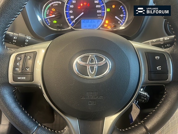 Toyota Yaris 15 of 17
