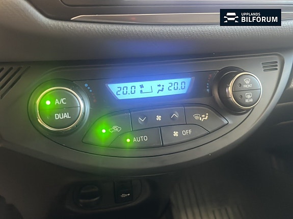 Toyota Yaris 14 of 17