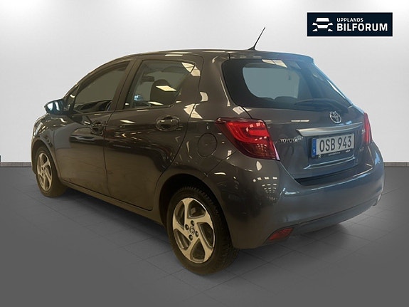 Toyota Yaris 6 of 17