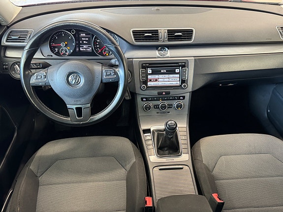 Volkswagen Passat 18 of 26
