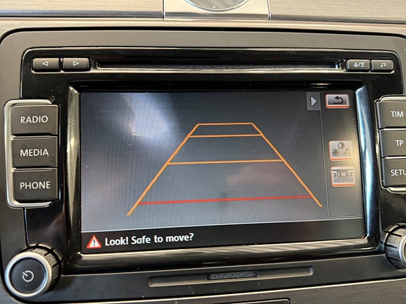 Volkswagen Passat 15 of 26