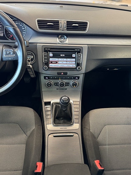 Volkswagen Passat 17 of 26