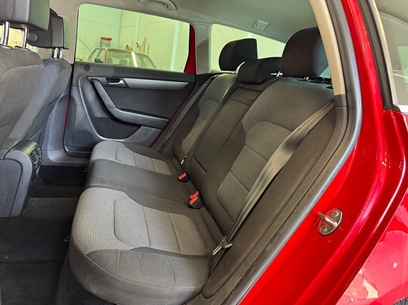 Volkswagen Passat 12 of 26
