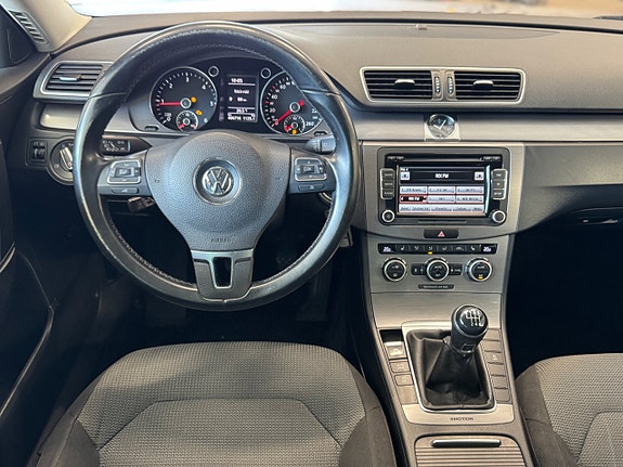 Volkswagen Passat 16 of 26