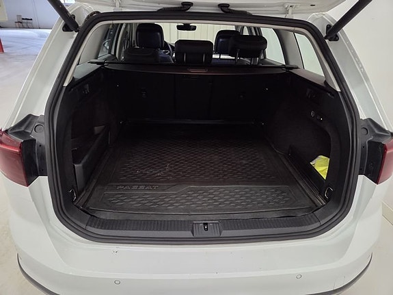 Volkswagen Passat Alltrack 7 of 10