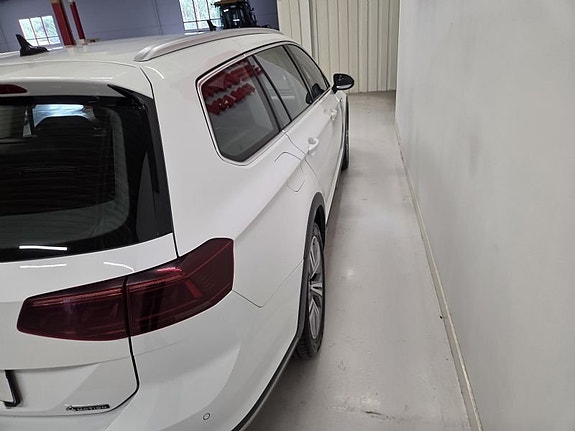 Volkswagen Passat Alltrack 6 of 10