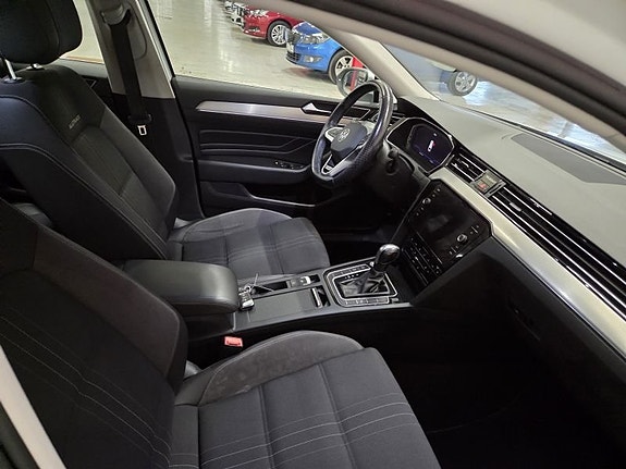 Volkswagen Passat Alltrack 4 of 5