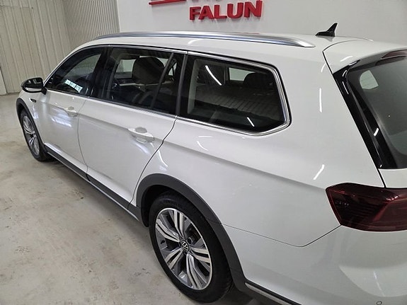 Volkswagen Passat Alltrack 8 of 10
