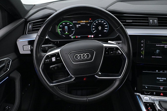 Audi e-tron 7 of 27