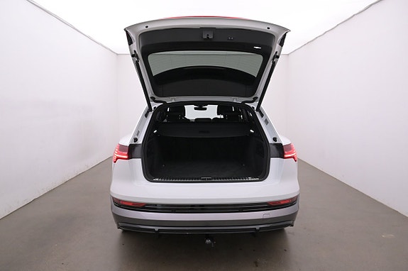 Audi e-tron 22 of 27