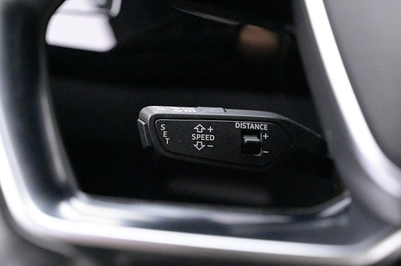Audi e-tron 8 of 27