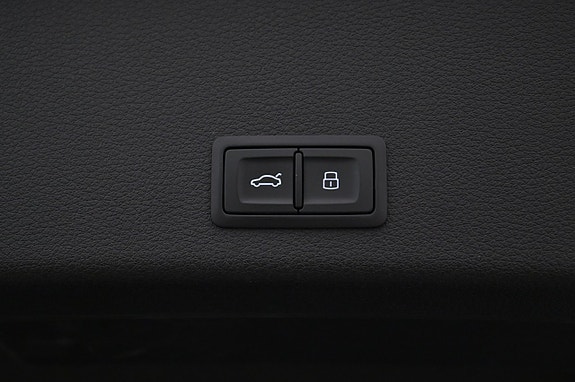 Audi e-tron 23 of 27