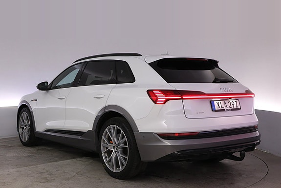Audi e-tron 4 of 5