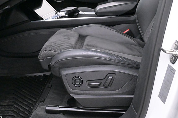 Audi e-tron 11 of 27