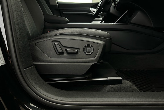 Audi e-tron 19 of 30
