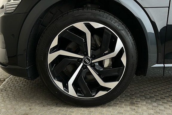 Audi e-tron 12 of 30