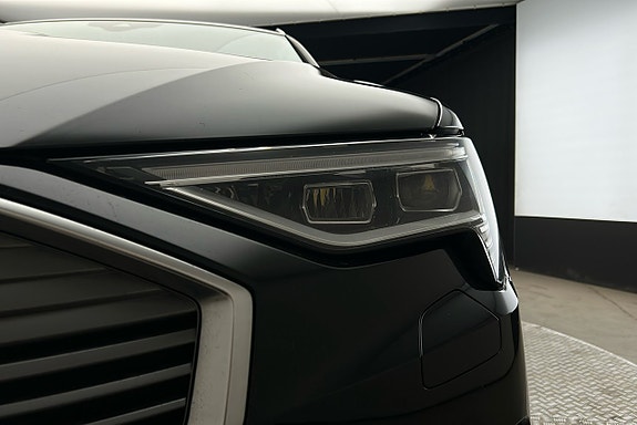 Audi e-tron 11 of 30
