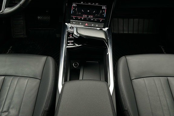 Audi e-tron 9 of 30