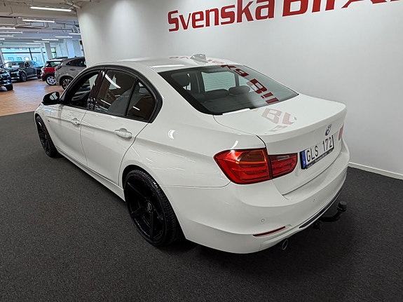 BMW 320d 3 of 5