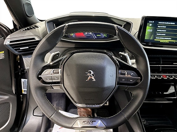 Peugeot 2008 7 of 17