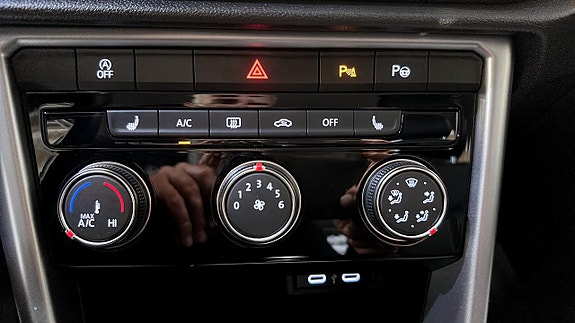 Volkswagen T-Roc 17 of 20