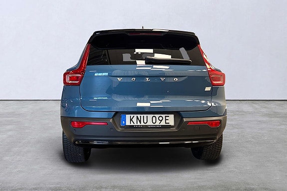 Volvo XC40 4 of 5