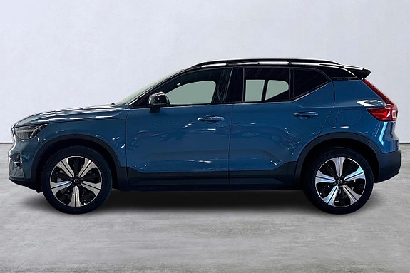 Volvo XC40 2 of 5