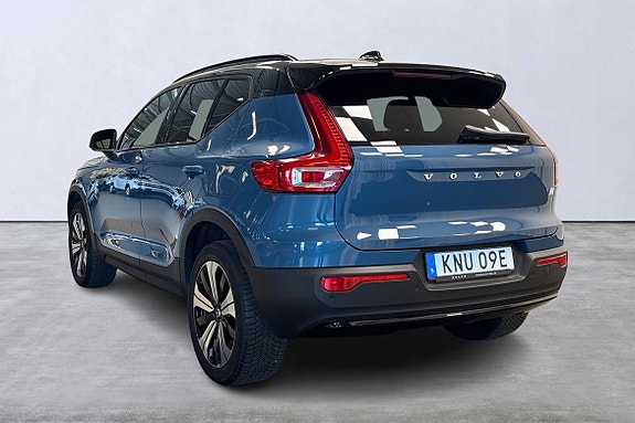 Volvo XC40 3 of 5