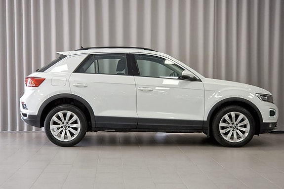 Volkswagen T-Roc 3 of 5