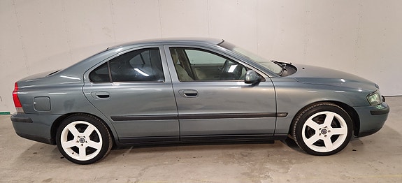 Volvo S60 2 of 13